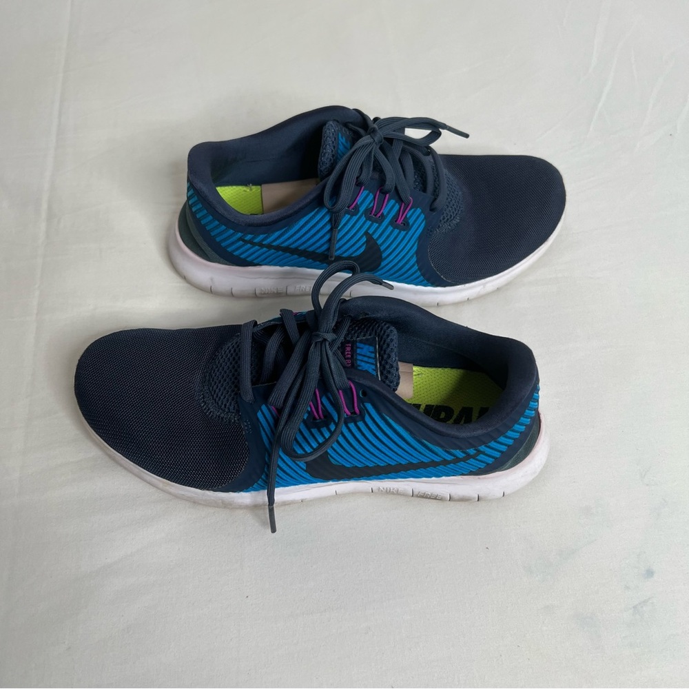 Nike Free Run Nature Women’s Running Shoes Sz 7.5  Sneakers Navy /Ligh Blue
